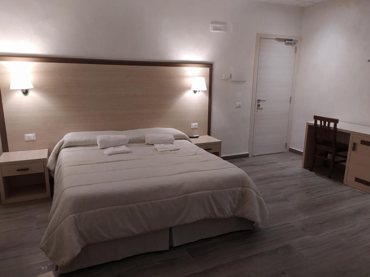 Hotel Holiday Foggia Eksteriør billede