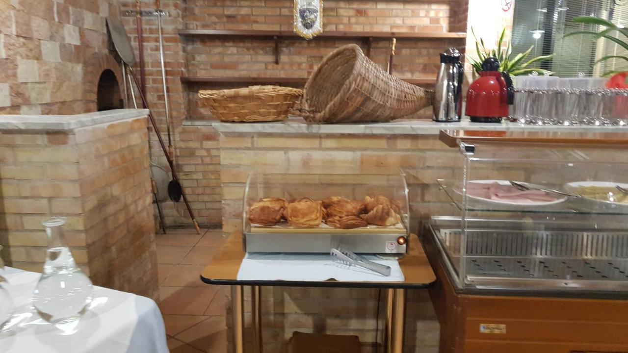 Hotel Holiday Foggia Eksteriør billede