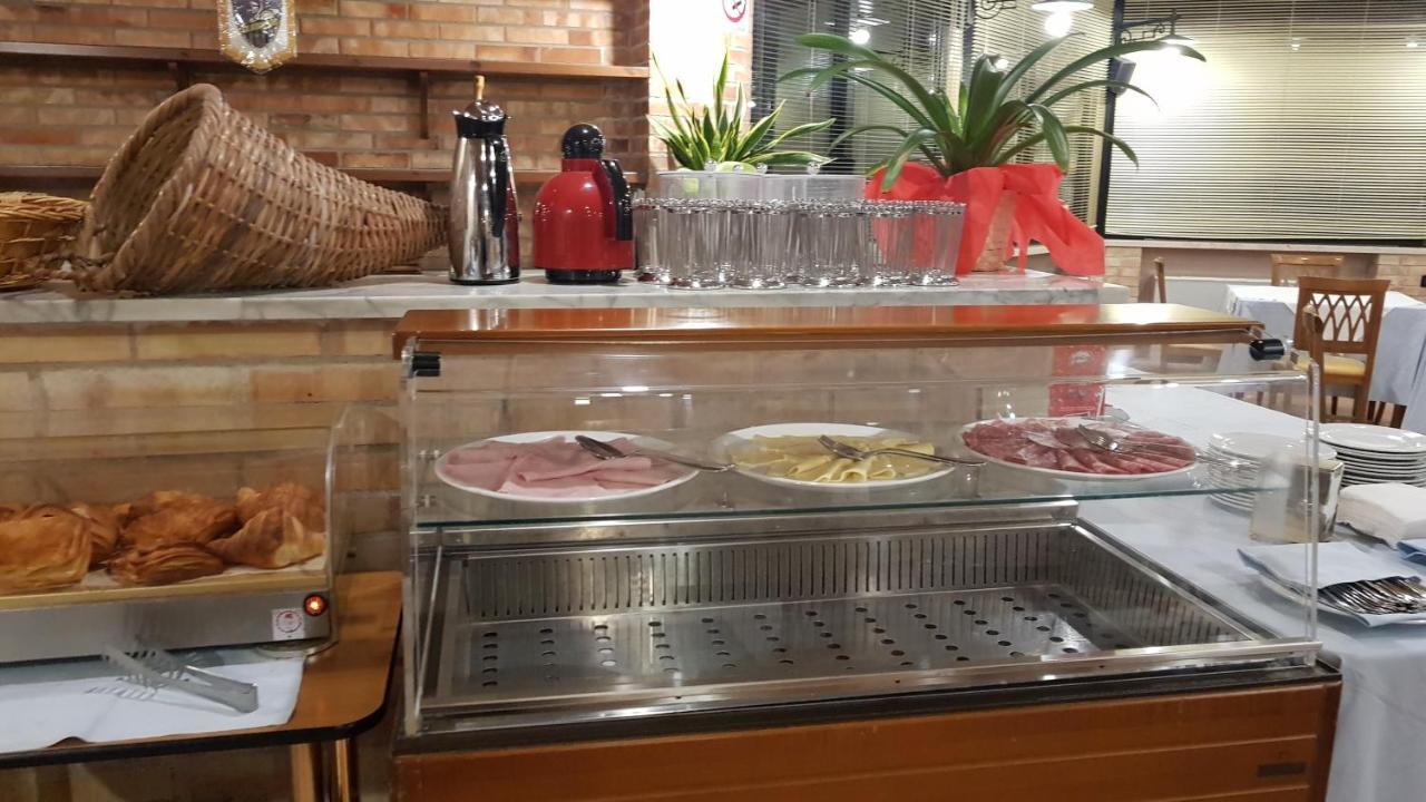 Hotel Holiday Foggia Eksteriør billede